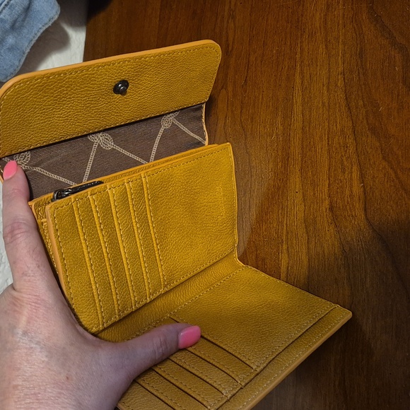 Nwt Wrangler Mustard Yellow Women's Wallet - Picture 4 of 10
